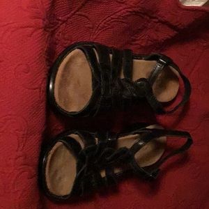 NWOT Clarks Bendables black sandals